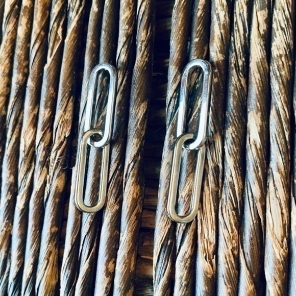 💛✨ Silver Tone Chain Link Earrings ✨💛 - Picture 5 of 7